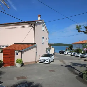  Apartment Ticak