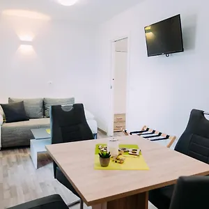  Apartment Sarah
